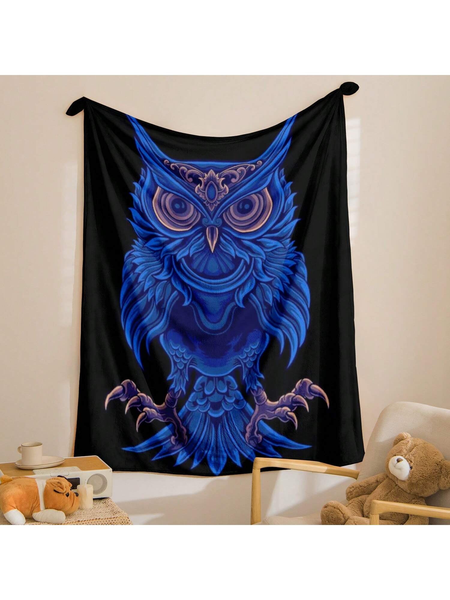A Cozy and Cute Blue Owl Printed Blanket Made of Flannel Fabric, a Rectangular and Soft Sofa Cover Blanket Suitable for Daily Use at Home