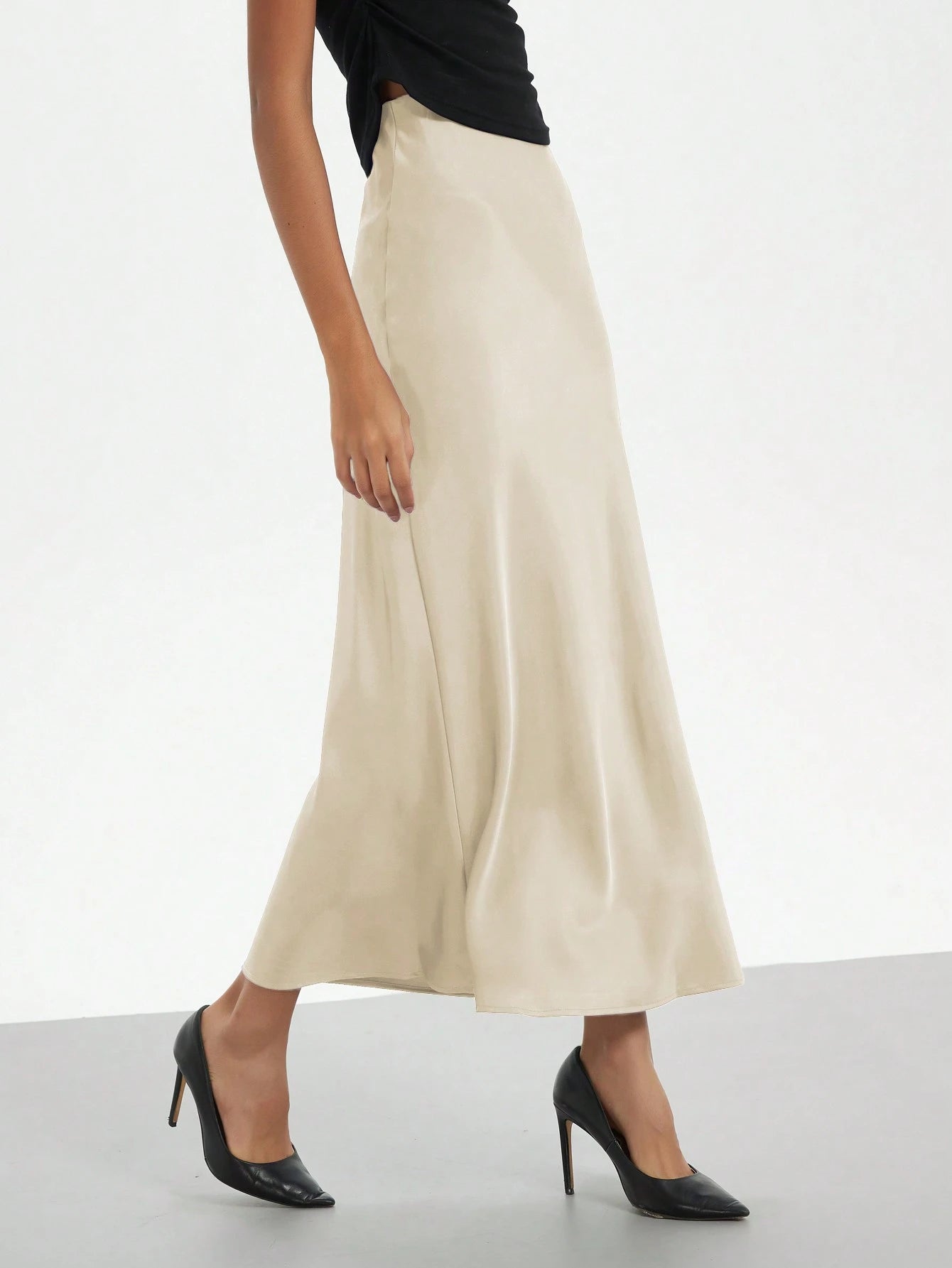 Se-Helo Fashion Women'S Elastic Satin Finish Maxi Skirt - Beige