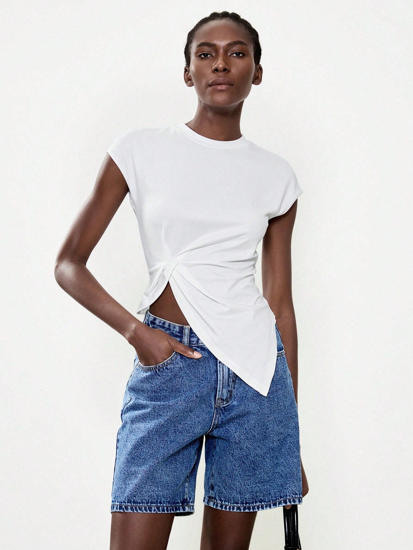 Lumivelle Women'S Elegant Minimalist White T-Shirt, Versatile for Daily Commute, Stylish
