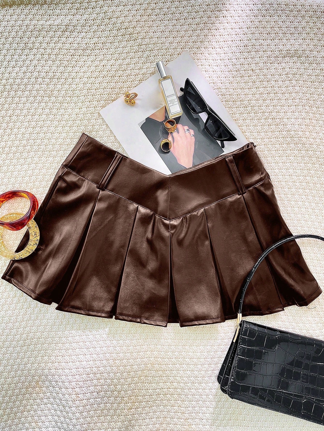 Y2K Spring Summer Low Rise Double V-Waist Pleated PU Leather Skirt Slim Fit Mini Anti-Slip Lining Edgy Streetwear for Music Festival