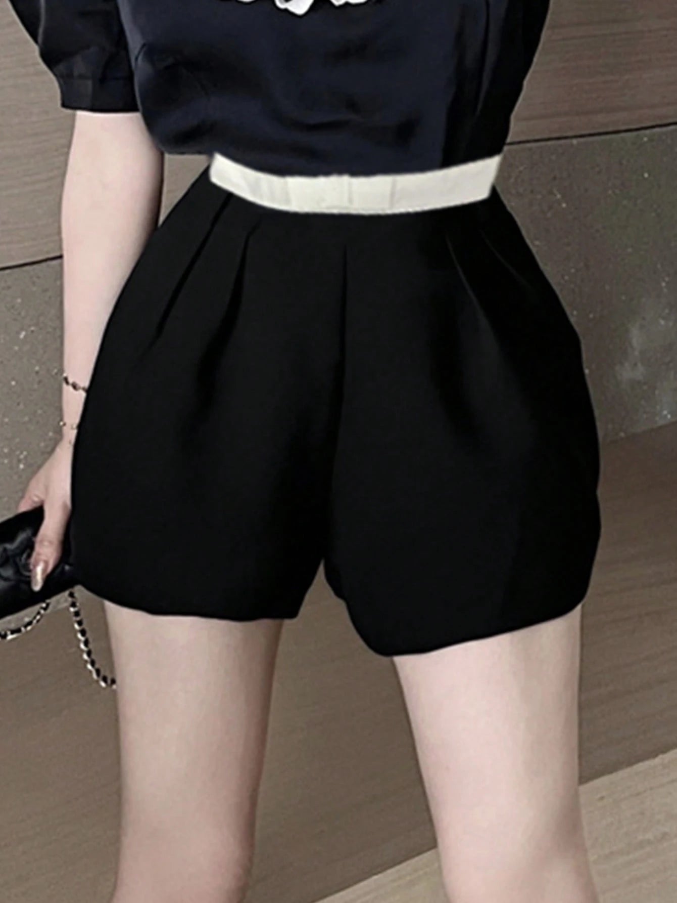 Contrast Waist Wide Leg Shorts