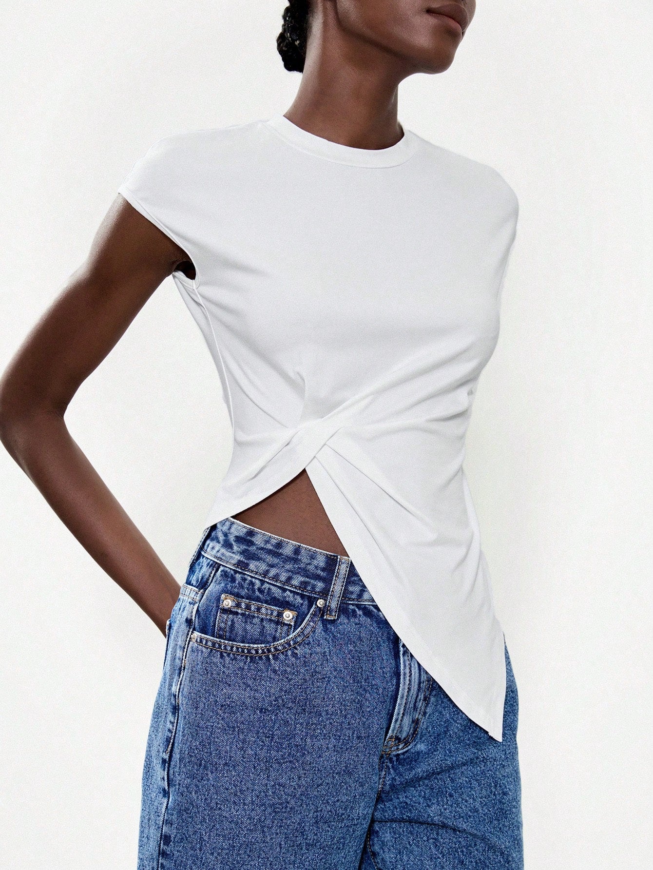 Lumivelle Women'S Elegant Minimalist White T-Shirt, Versatile for Daily Commute, Stylish