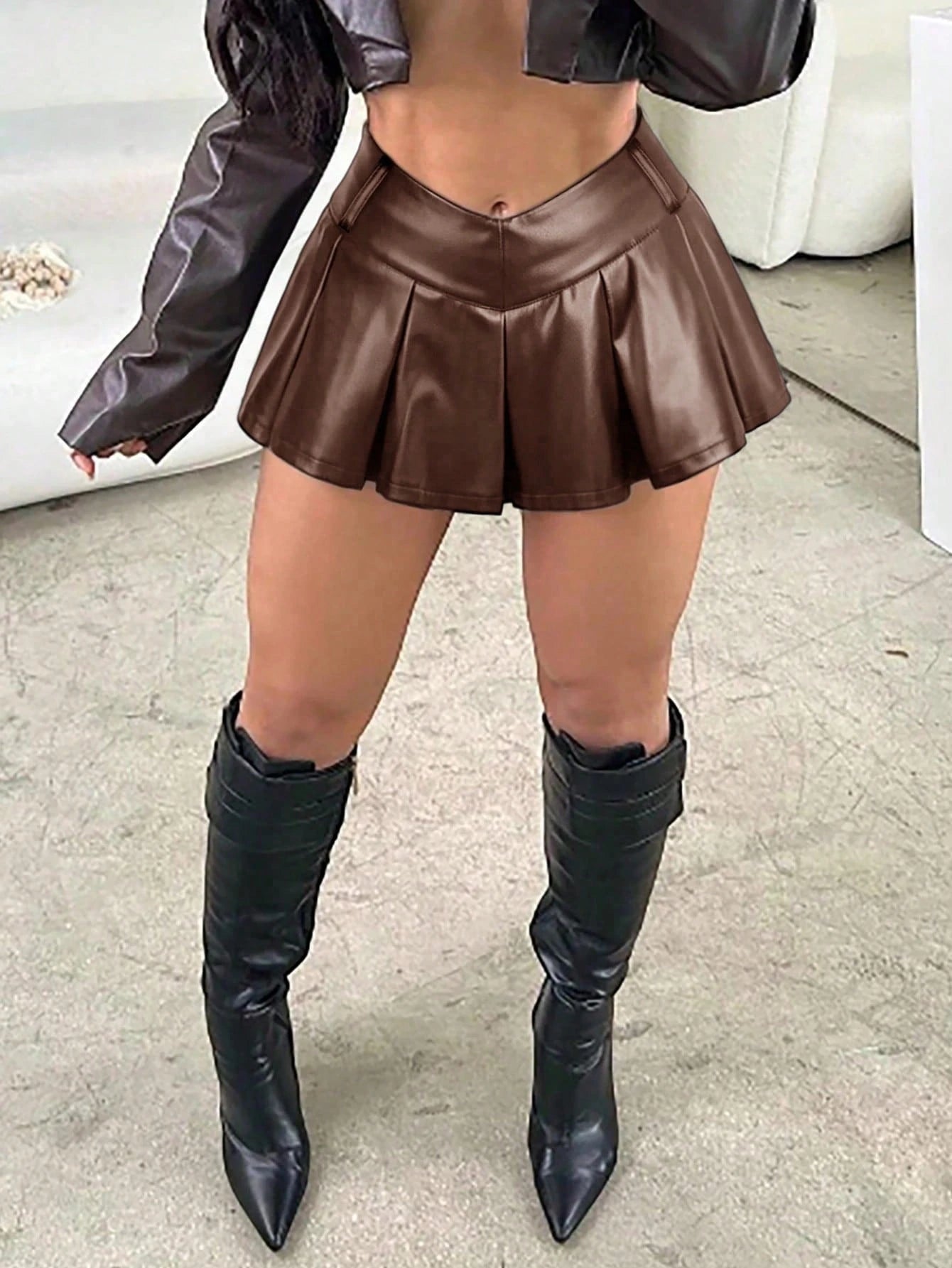 Y2K Spring Summer Low Rise Double V-Waist Pleated PU Leather Skirt Slim Fit Mini Anti-Slip Lining Edgy Streetwear for Music Festival