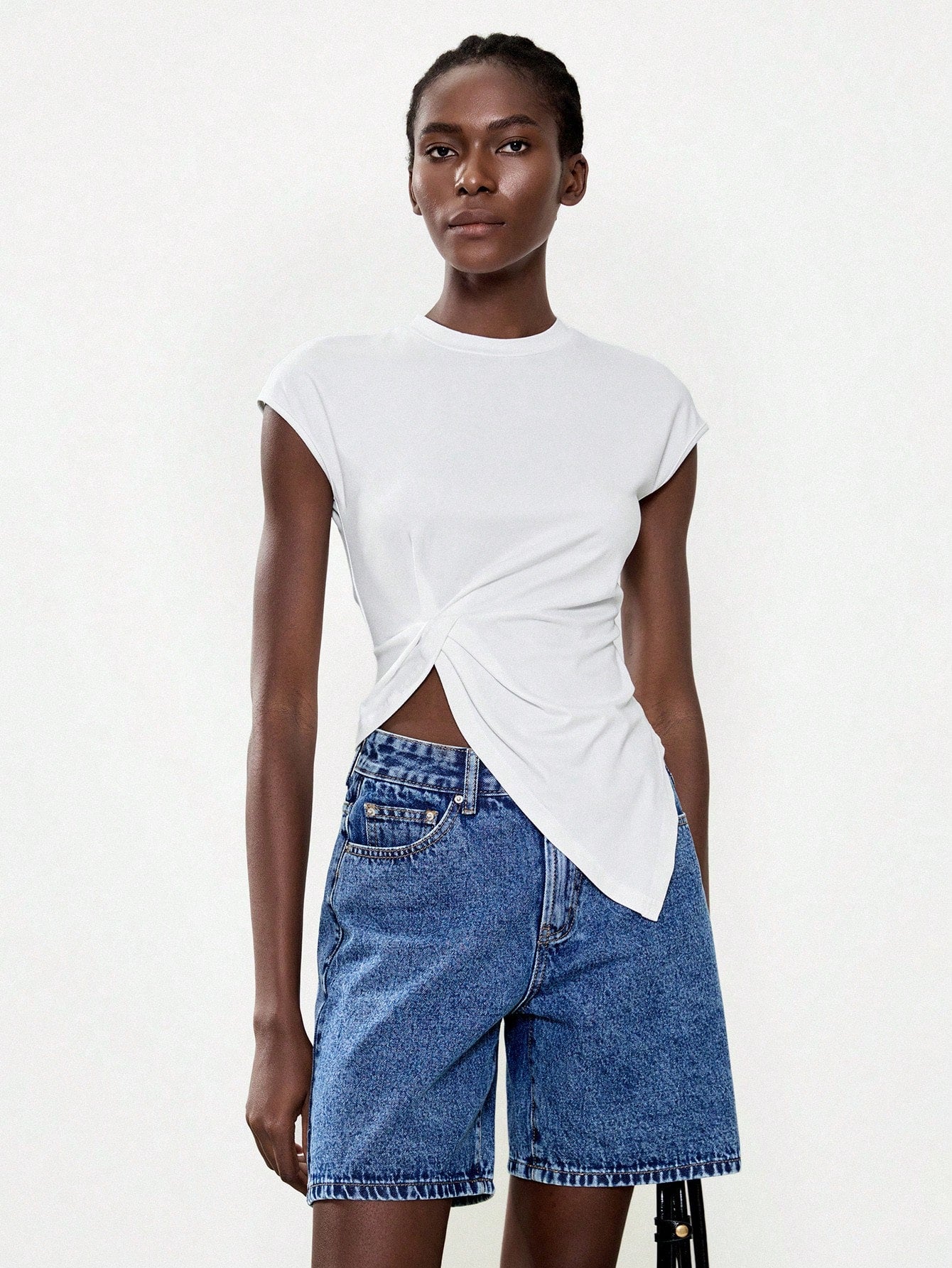 Lumivelle Women'S Elegant Minimalist White T-Shirt, Versatile for Daily Commute, Stylish