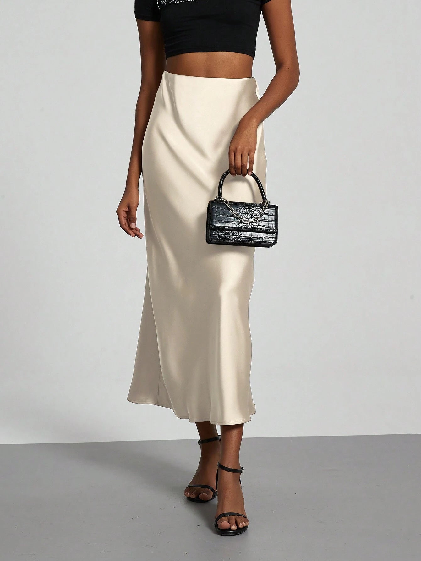 Se-Helo Fashion Women'S Elastic Satin Finish Maxi Skirt - Beige