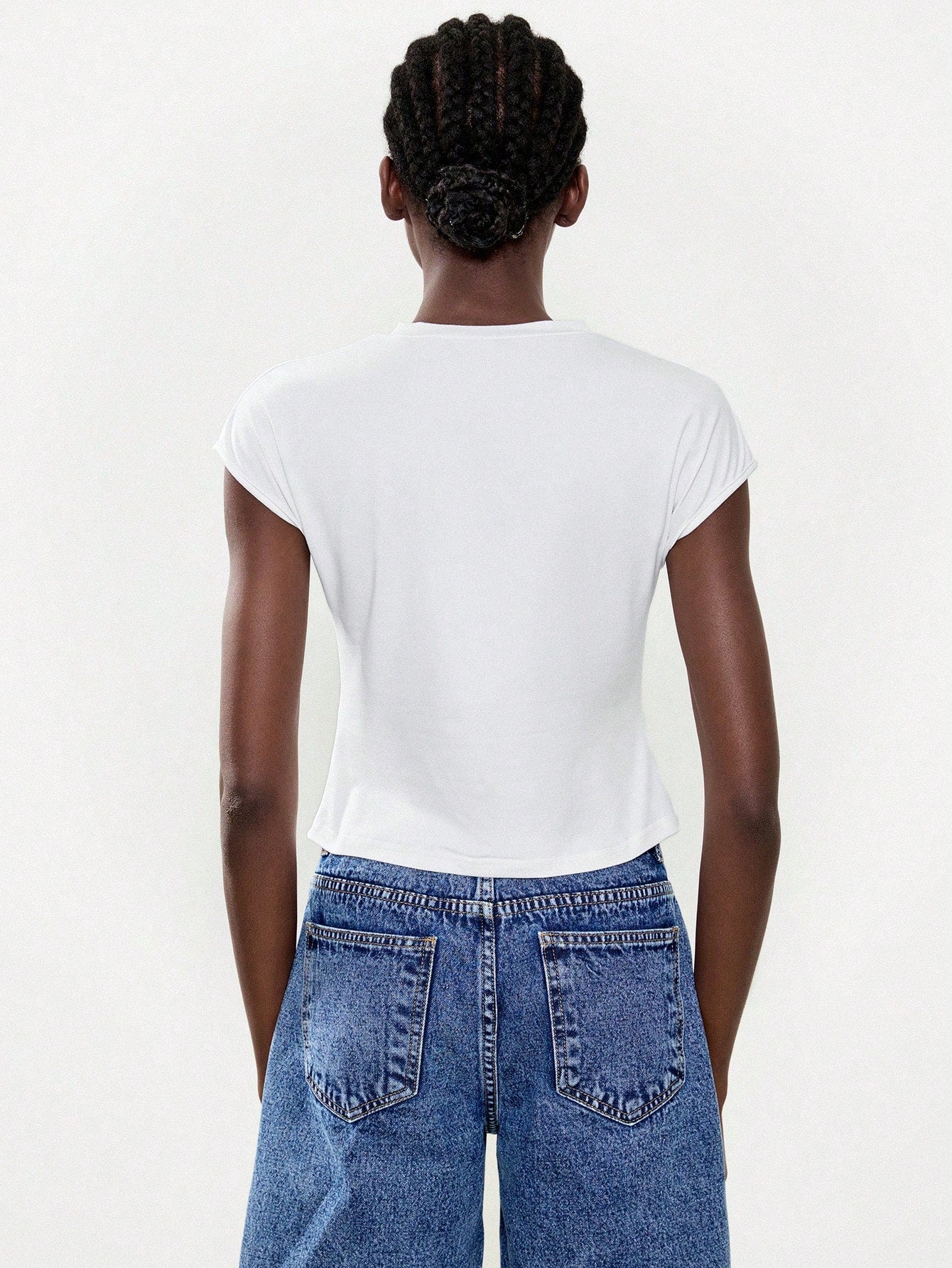 Lumivelle Women'S Elegant Minimalist White T-Shirt, Versatile for Daily Commute, Stylish